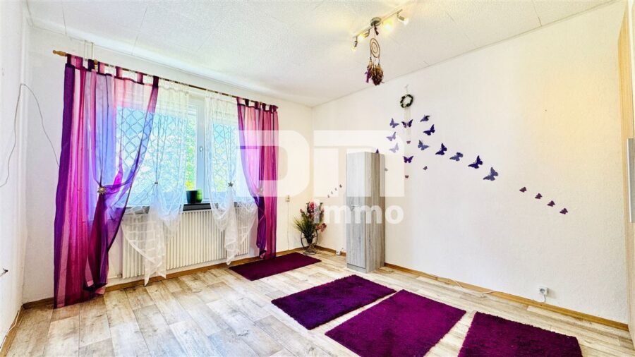 Modernisiertes Zweifamilienhaus mit Maisonettebereich in Panorama Traumlage + Garage / Terrasse - EG Schlafzimmer